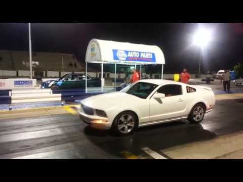 BMW E30 vs FORD MUSTANG