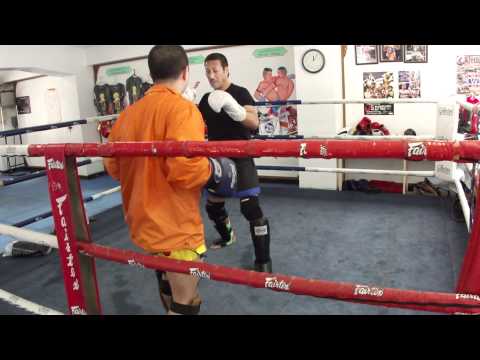 ウィラサクレック三ノ輪ジム3Ｒスパーリング伸ちゃんと58才ムエタイ戦士