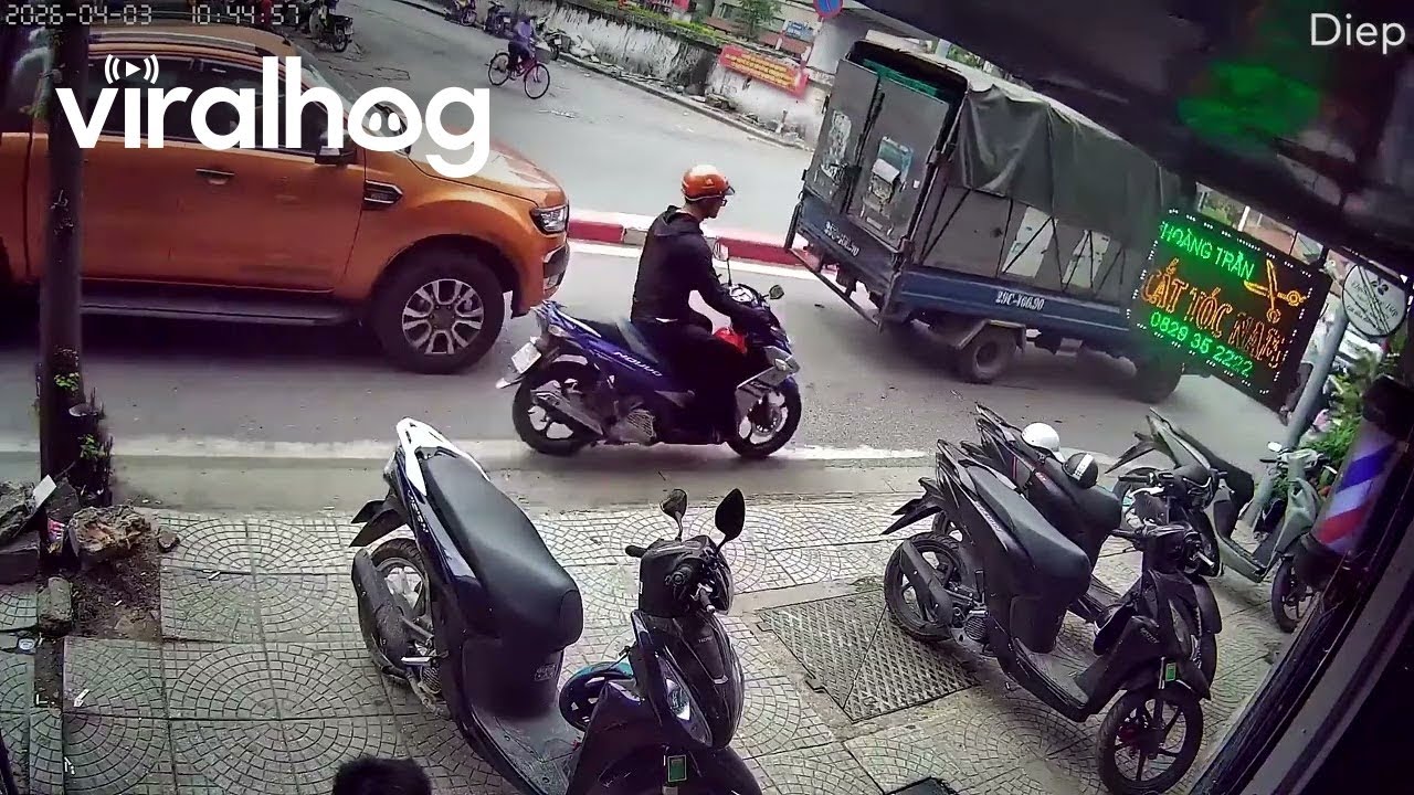 Crates of Beer Fall From Truck On Busy Street || ViralHog