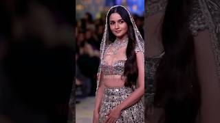 Download lagu #rockyaurrani aka Manish Malhotra fashion||Alia Bhatt 👗|Ranveer Singh walk| #aliabhatt ranveersingh mp3