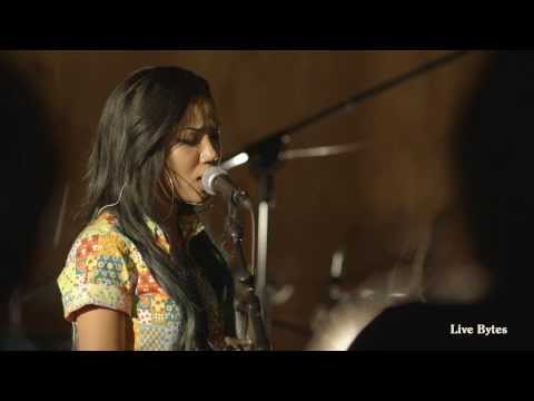 Jhene Aiko Performs '3:16 AM' - Live Bytes