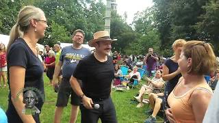 Download lagu LaBamba steps out on the Morristown Green mp3