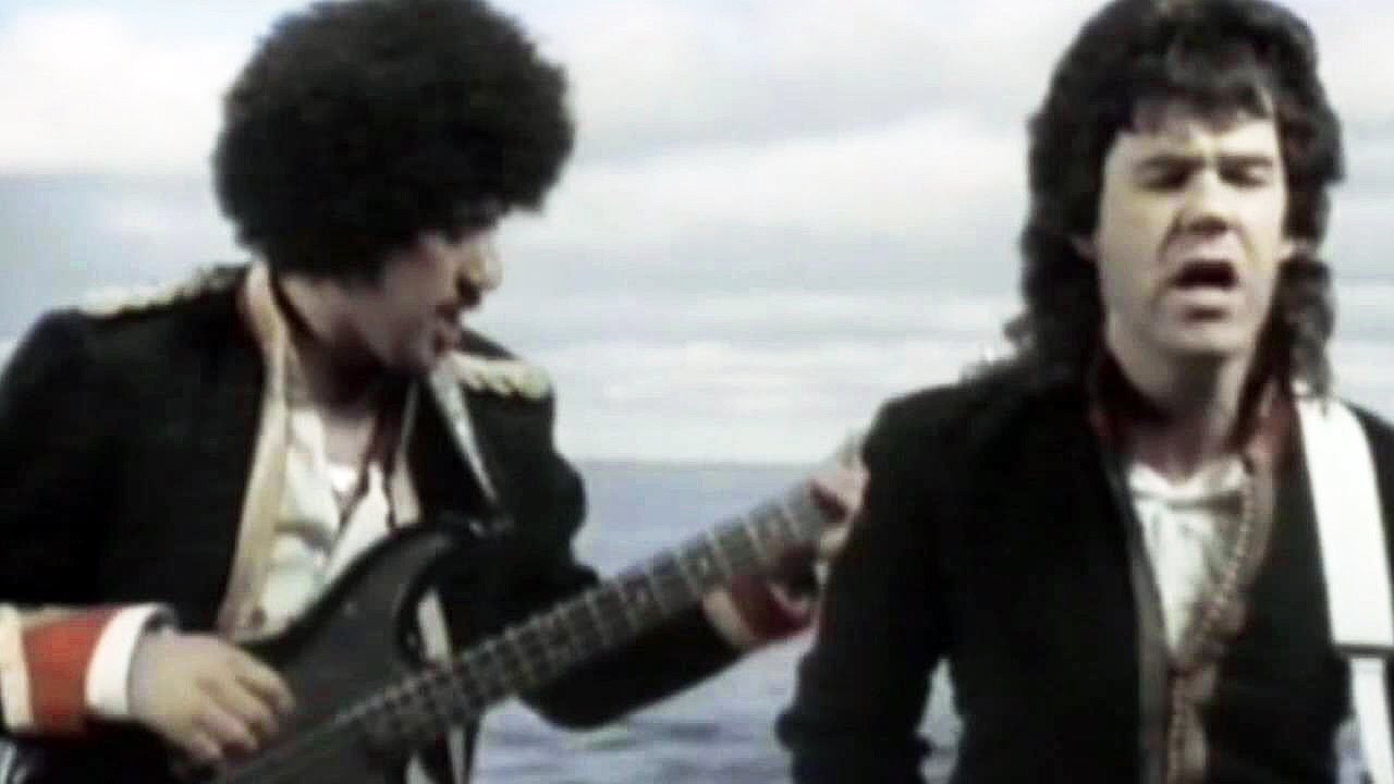 Gary Moore feat. Phil Lynott - Out In The Fields [HD] - YouTube