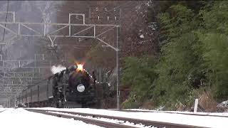 SL・旧型客車　暖房用スチームをお漏らししながら走行するシーン