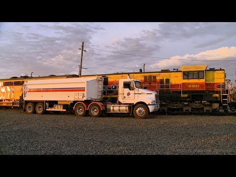 Refueling Diesel Locomotives / 7KS7 SSR Grain Train (28/12/2019) - PoathTV Australian Railways