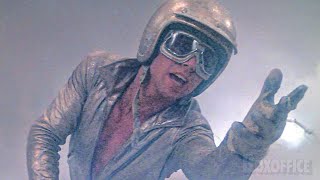 La secuela de Grease es EXTRAÑA Love Will Turn Back the Hand of Time)