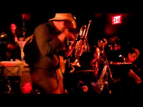 Gregorio Uribe Big Band -  Yo Me Enamore  (Featuring Hugo Moreno)