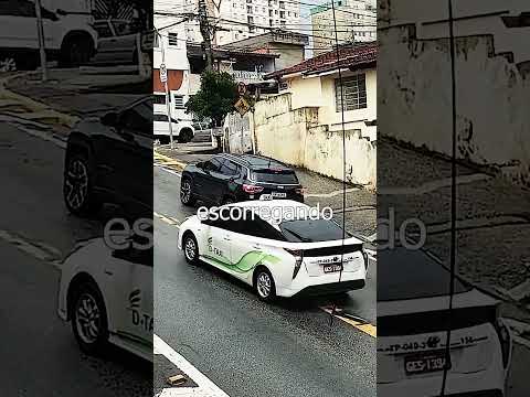 Porque só o Jeep ta Escorregando?