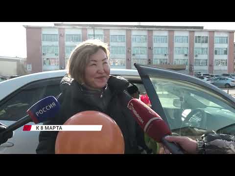В честь женского дня улан-удэнские сотрудники ГИБДД по традиции провели праздничную акцию