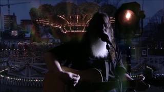 Lorenzo Woodrose - "Jorden kalder"