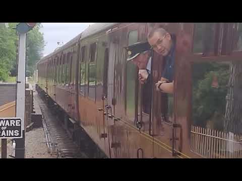 Brush type 4 47376 Freightliner 1995 departs Broadway station 28/06/2022