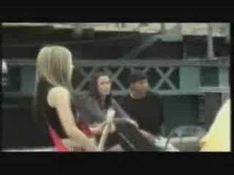 Avril Lavigne - Freak out
