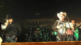 David Lee Garza w/ Ben Ozuna - Poquito a Poco