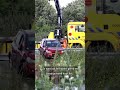 Vrouw met AUTO te WATER | #shorts