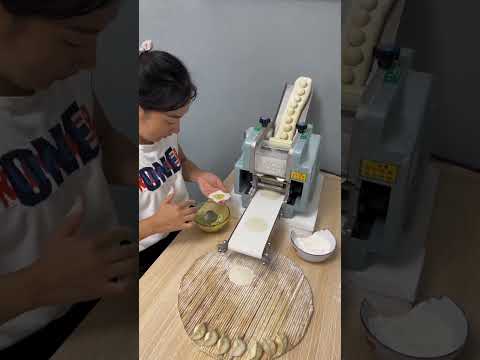 Dumpling wrapper machine fully automatic all-in-one machine. #chinesefood #stuffing #cuttingmachine