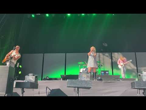 Haloo Helsinki! - Pelikaani (Suomipop Festivaali, Jyväskylä 15.07.2023)