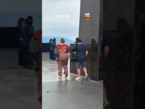 Visitantes do Cristo Redentor são surpreendidos por ventania e se apoiam em paredes para caminhar