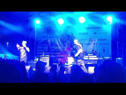 DR DEL FEAT. MR.BOUND - GUE GAK PERDULI [LIVE  AT KEMANG FEST 2015]