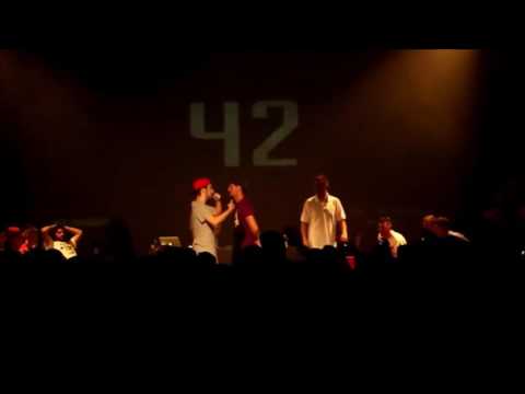 ¿Hablas de follarte a mi ex? Eso es lo que te mereces