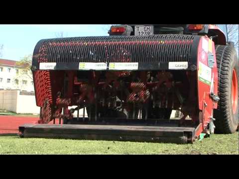 Notiek vērienīgi  Olimpiskā centra „Ventspils” stadiona seguma kopšanas darbi