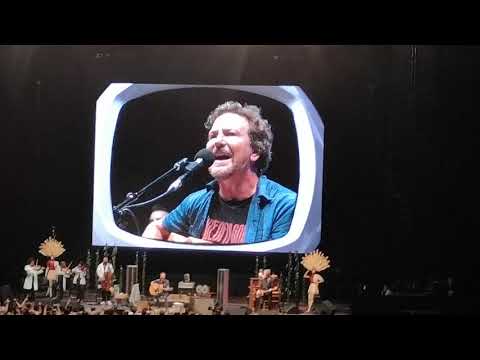 Eddie Vedder - 'Rockin' In The Free World' (Live)