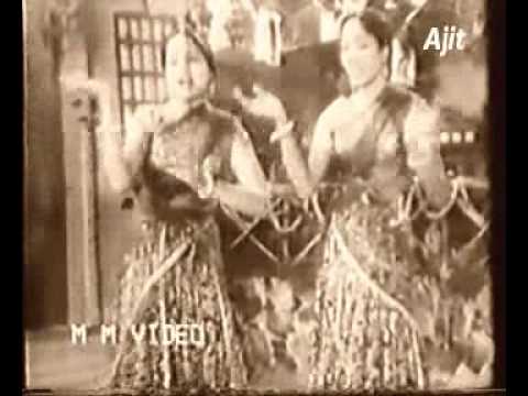 Poster hamare angana lyrics – amirbai karnataki