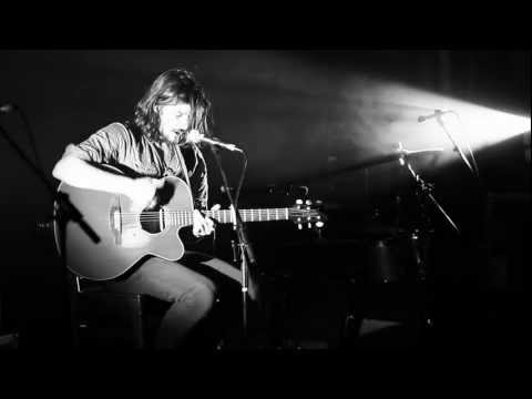 'Here Comes The Storm' (Acoustic) Live in Paris