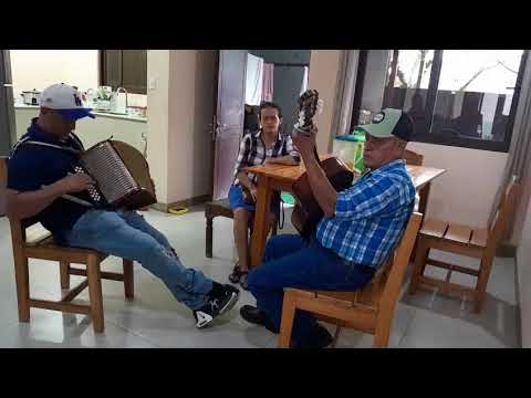 HAY VIENE EL MAESTRO