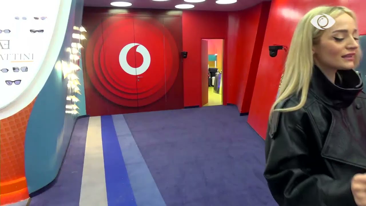 Banorët shijojnë muzikën në sfond