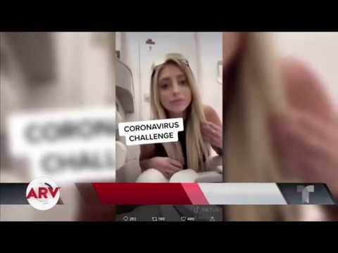 Głupie laski liżą kibel!!!