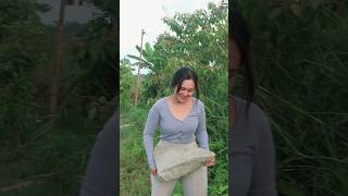 Download lagu GADIS #DAYAK CANTIK DAN KUAT ANGKAT BATU 💪 #gadisdayakkalimantan mp3