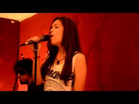 Bruno Mars - Locked Out Of Heaven (Mariana Quiroz Cover)