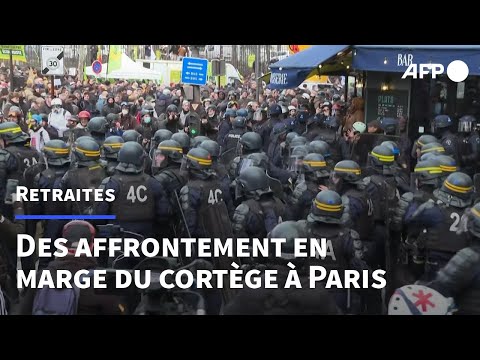 Retraites: des affrontements en marge de la manifestation à Paris | AFP Images