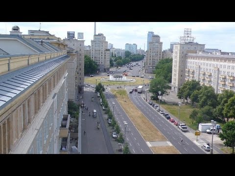 Karl-Marx-Allee: Helle, gutgeschnittene 2 Zimmerwohnung mit Südbalkon in Baudenkmal