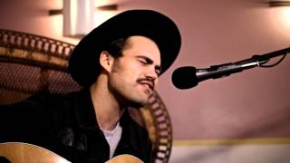 "Susie": Mikhael Paskhalev en session acoustique