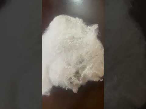 Raw plain white garnetted polyester waste, for wadding, pack...