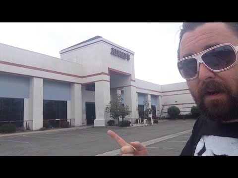 TheDailyWoo - 1038 (5/5/15) Abandoned Electronics Store