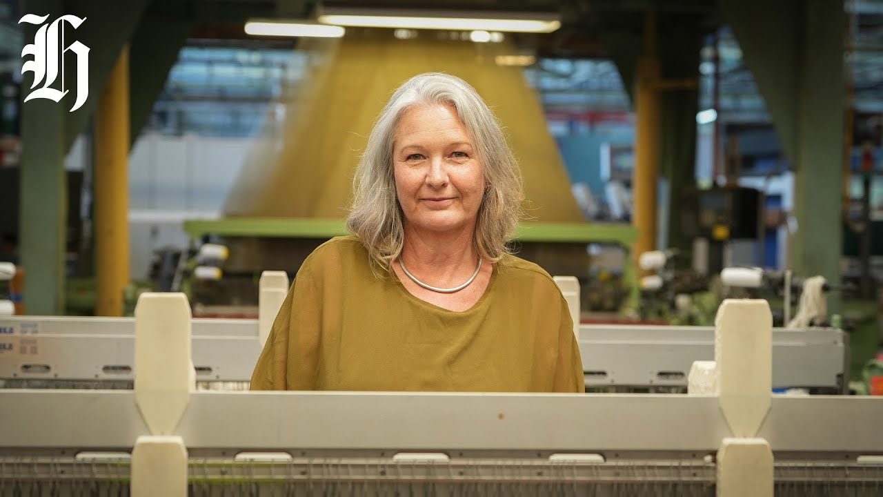 Spinning yarns at NZ's only commercial wool weaver