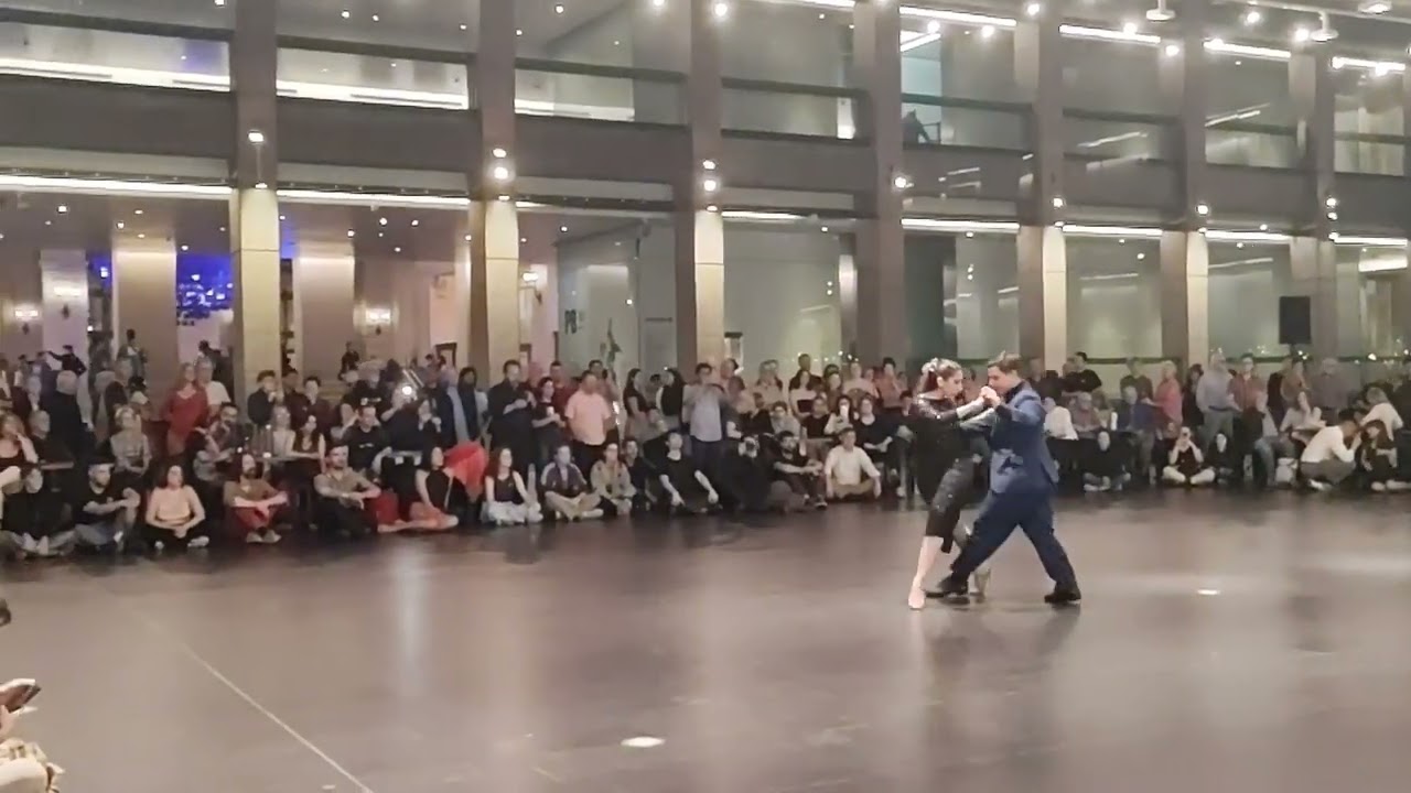 FATI CARACOCH & BRENNO MARQUES -Rondando tu esquina, Pugliese (1/3).Milonga Centro Cultural Kirchner