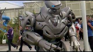 Titan the Robot punches drunk guy. Butlins Bognor 2010.