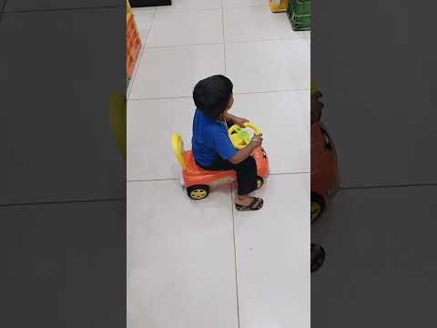 Saravana store chrompet 🤩🤩toys section#kids toys collection🥰🥰#plslikesubscribe👍👍🙏🙏#iniyan rockz