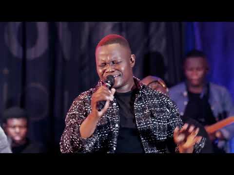 MEDLEY "JE T'ADORE" ET " QUAND MES PIEDS TREMBLENT". Avec le Frere Emeraude LEKO 