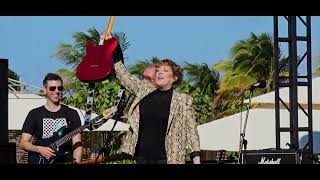 Katrina &amp; The Waves - Walking On Sunshine Live Cancun 2023
