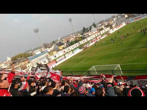 "Hinchada de Chacarita vs Douglas Haig" Barra: La Famosa Banda de San Martin &bull; Club: Chacarita Juniors