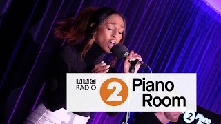 Alexandra Burke - Hallelujah (Leonard Cohen cover, Radio 2's Piano Room)
