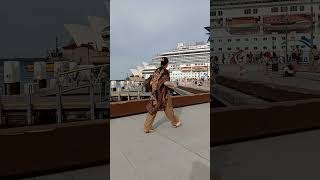 Carnival splendor cruise ship leaving sydney