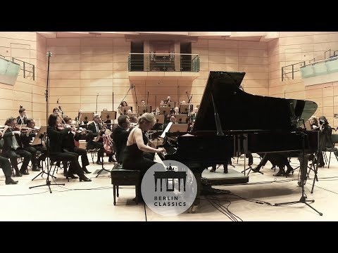 Ragna Schirmer - Clara - Piano Concerto in A Minor, Op. 7: III. (Offizielles Musikvideo)