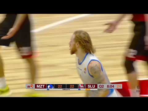 Gravett takes off for a two-handed dunk (MZT Skopje Aerodrom - Sloboda Užice, 22.1.2021)
