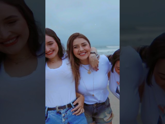 video de amigas na praia