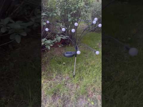 Декоративний садовий світильник на сонячній батареї